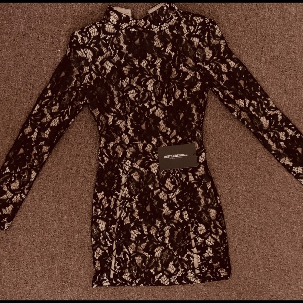 PRETTY LITTLE THING X KOURTNEY KARDASH LACE DRESS